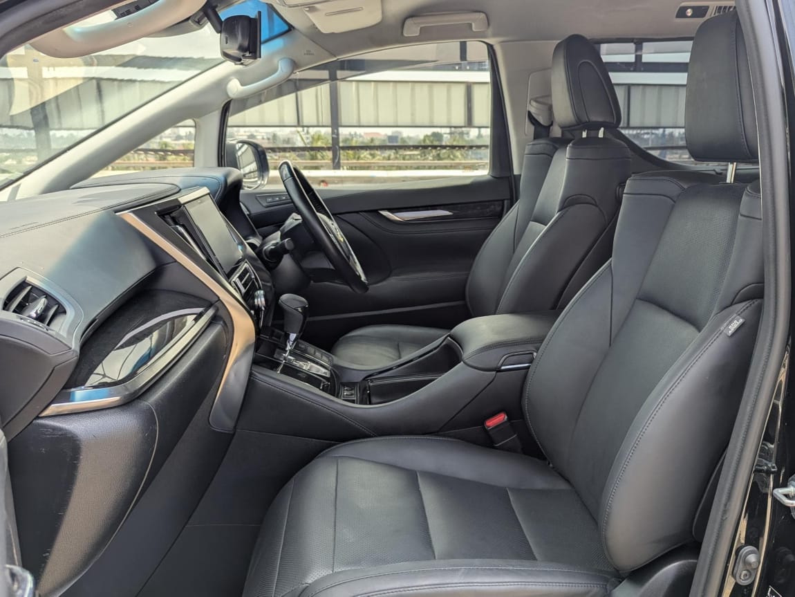 Toyota Alphard interior