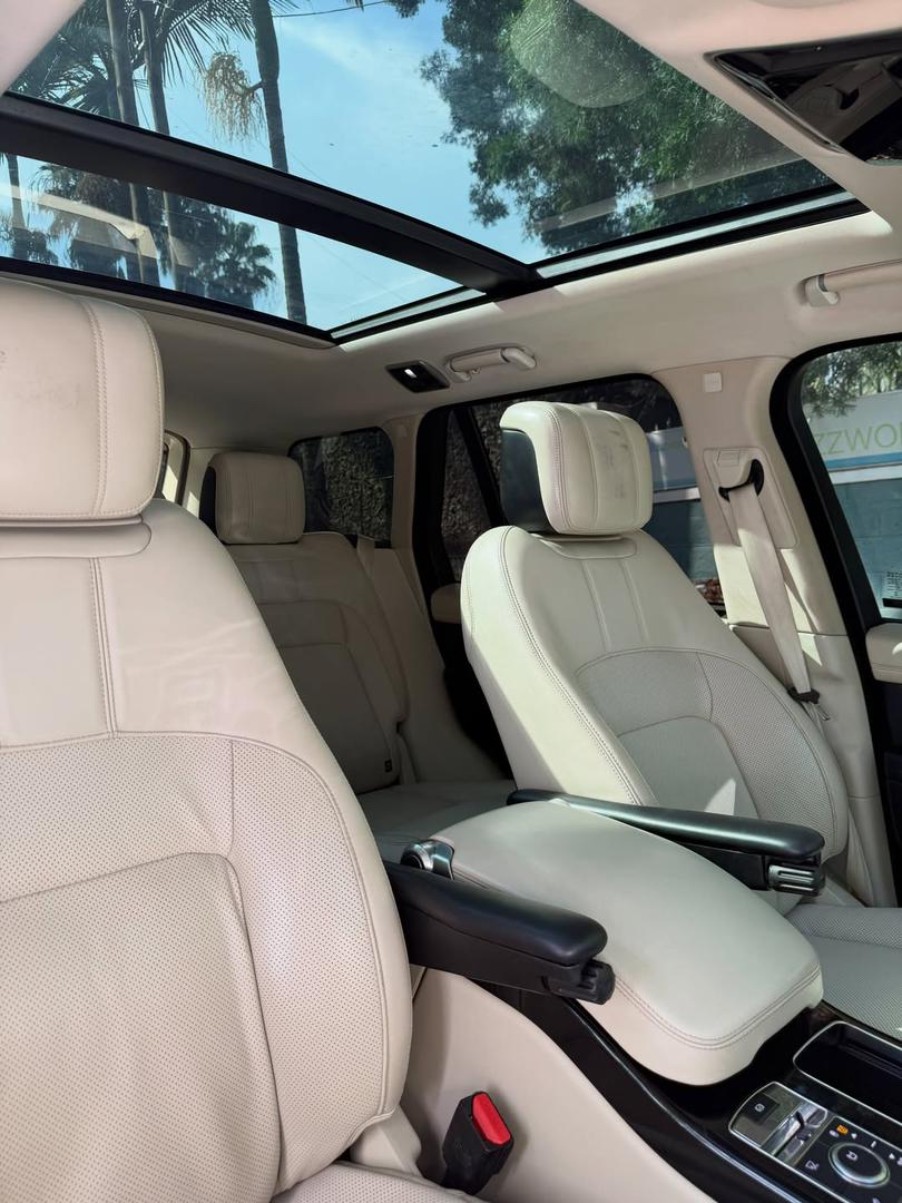 Range Rover Vogue interior