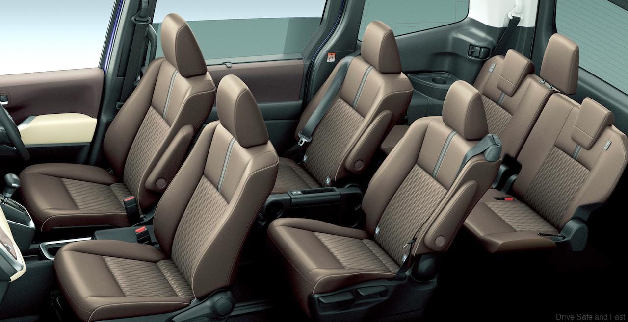 Toyota Noah interior
