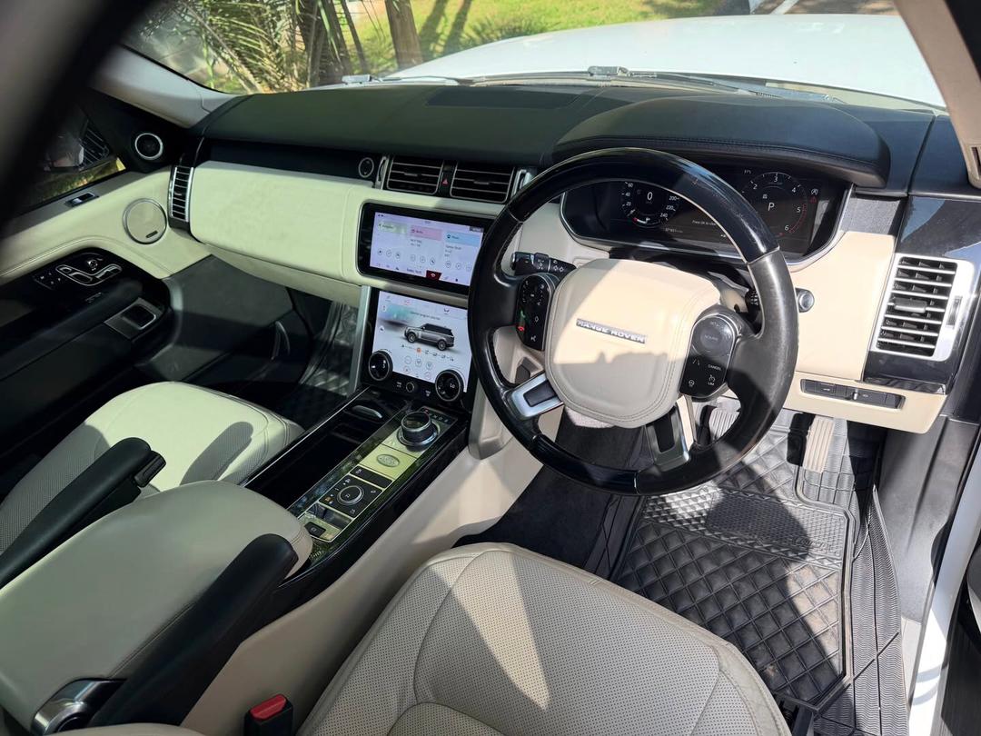 Range Rover Vogue dashboard