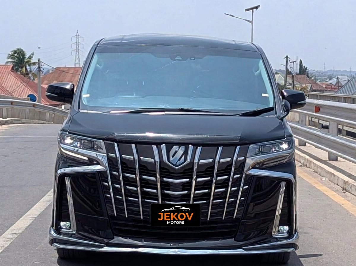 Toyota Alphard angle