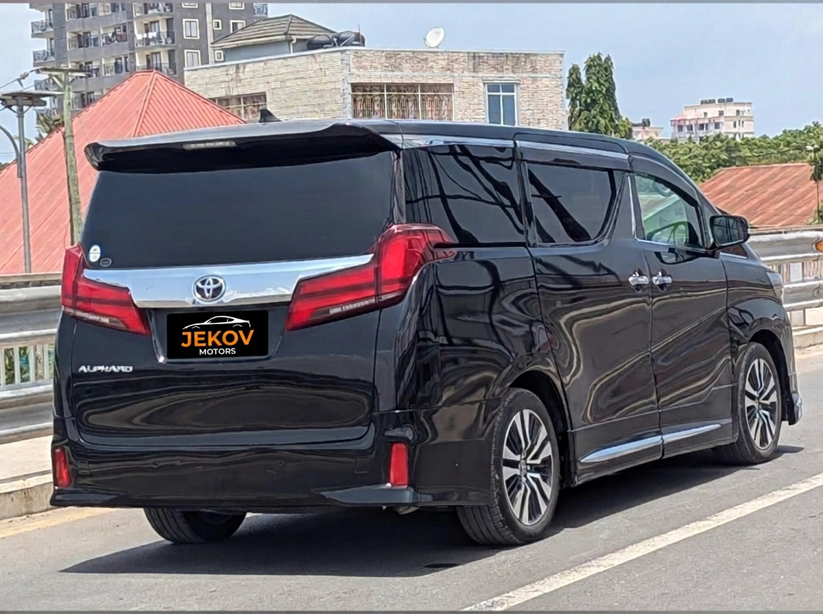 Toyota Alphard rear