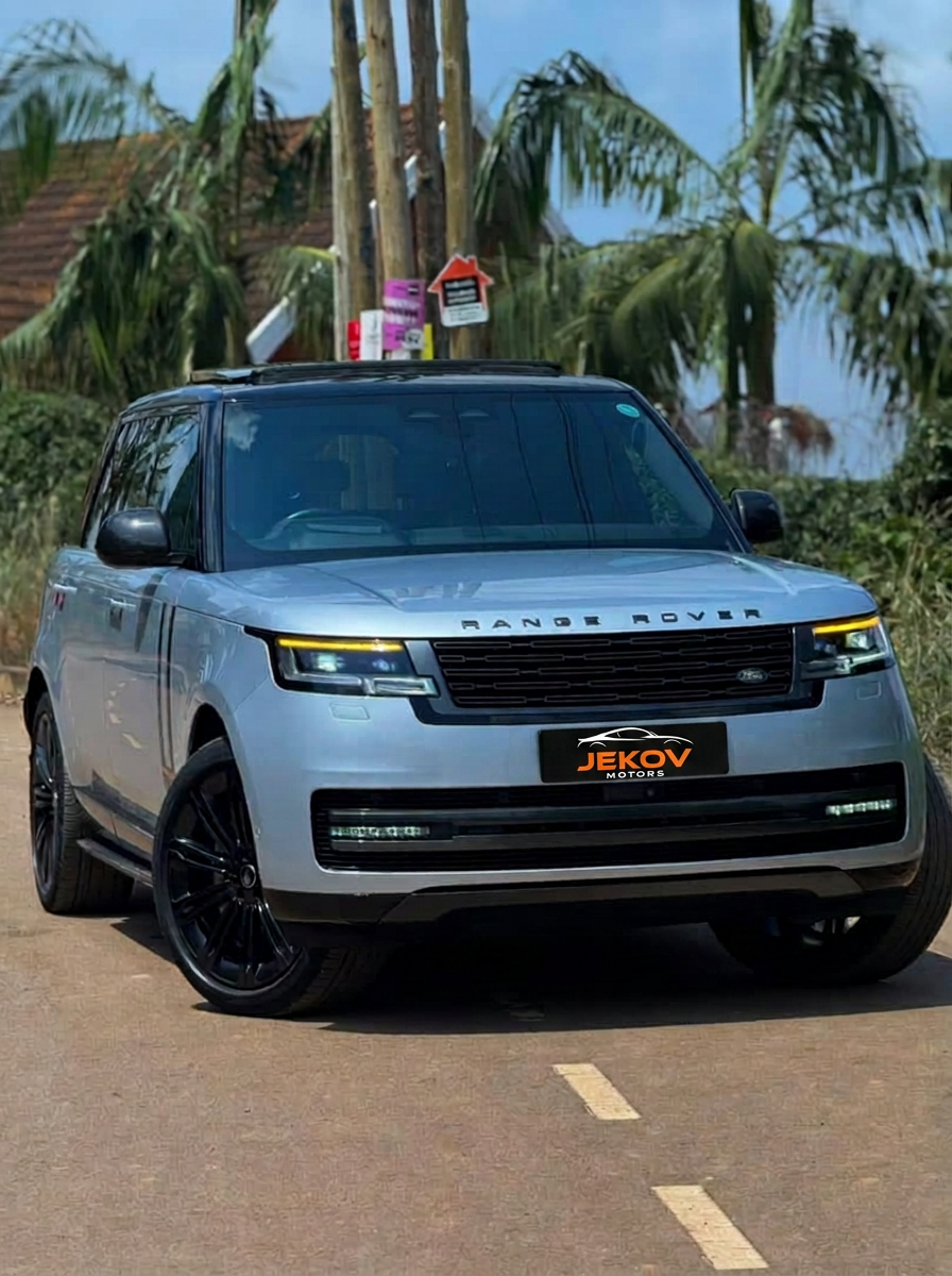 Range Rover Vogue SE angle