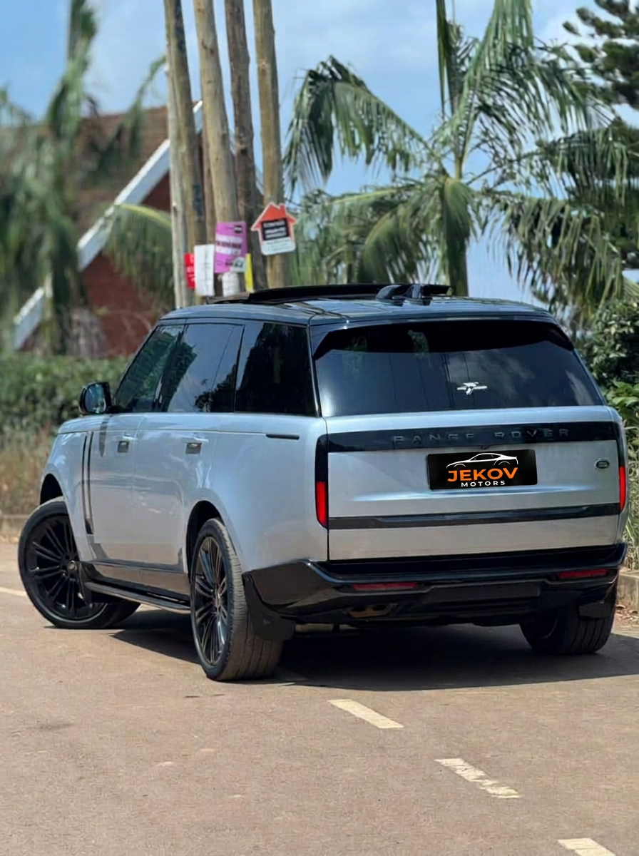 Range Rover Vogue SE rear
